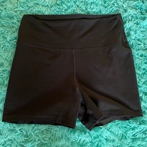 FLEO high rise shorts
